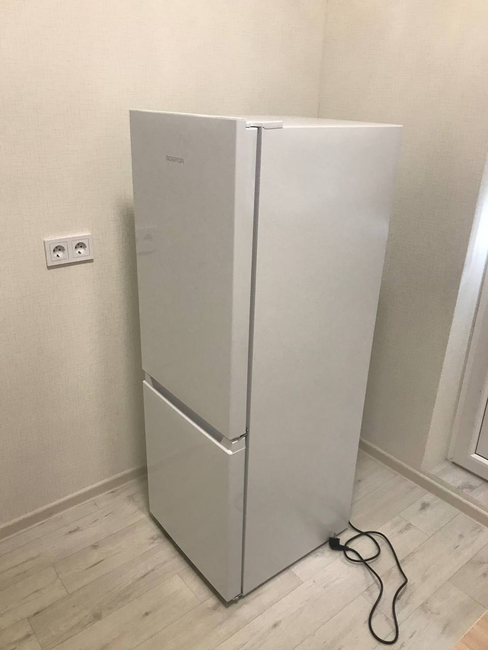 Холодильник и шкаф